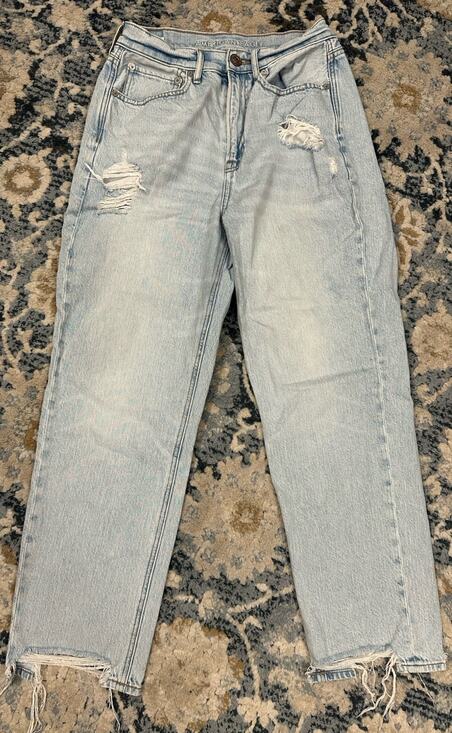 American Eagle Outfitters Denim - American Eagle Highest Rise 90s Boyfriend Jeans Women’s6 Light Wash Distressed